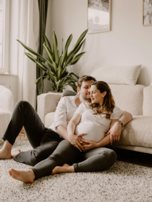 Camille & Julian Pregnancy-session-at-home-in-oxford