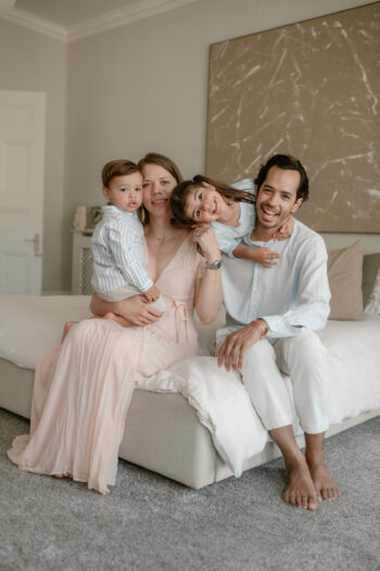 Samantha Carlos & leurs enfants Une séance famille à la maison en normandie